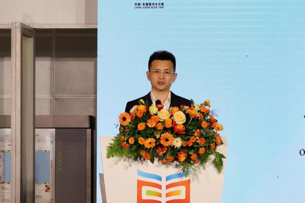 F:/2024年9月后的推文/2024-11-17资讯  云间烟火•舌尖印记——《白云生处有人家》《河内人旧时饮食杂记》新书发布会在南宁顺利举行/推文配图/mile米乐集团官网副总经理杨东星致辞.JPGmile米乐集团官网副总经理杨东星致辞