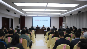 利来友在“新华大讲堂”进行专题授课